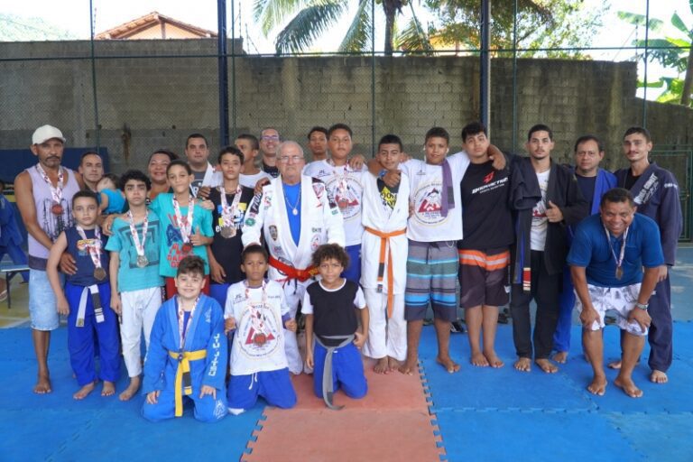 Jiu-Jitsu: Alunos Prestam Homenagem às Mães em Evento Especi...