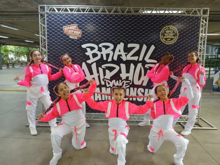 Instituto Dança e Arte Conquista Prêmios em Competição de Da...