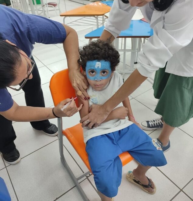 Ilhabela aplica 460 vacinas em creches e escolas municipais