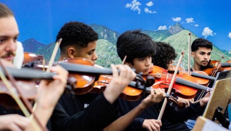 Camerata de Ilhabela realiza concerto beneficente no Hospita...