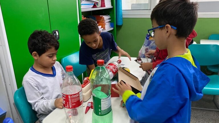 Alunos de Ilhabela Criam Mercadinho de Recicláveis na Escola...