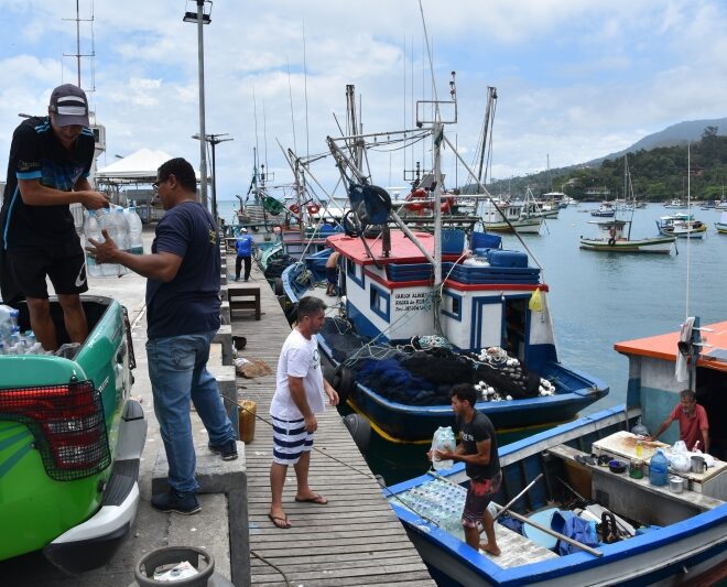 Ilhabela entrega mais de 2 mil cestas básicas para famílias ...