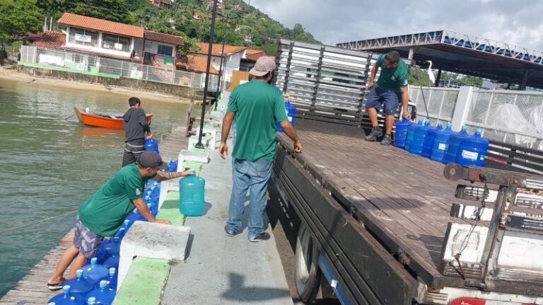 Lhabela envia água potável à Ilha da Vitória nesta sexta-fei...