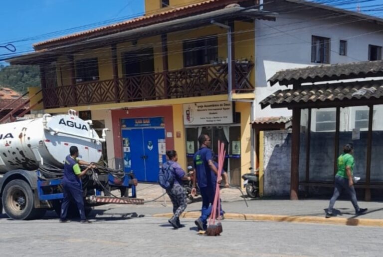 Ilhabela promove limpeza em áreas públicas para melhoramento...