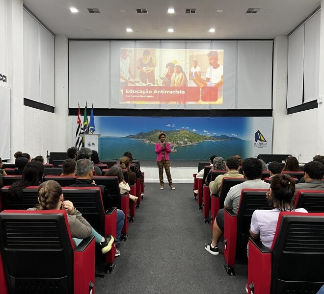 Professores de Ilhabela Participam de Palestra sobre Educaçã...