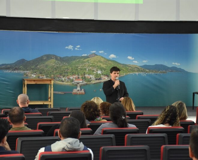 Ilhabela capacita gestores sobre riscos psicossociais no amb...