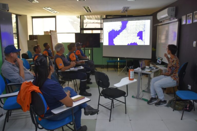 Escola de Governo e Defesa Civil: Formação e Capacitação par...
