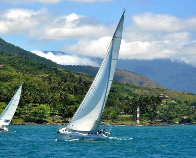Velejadores se preparam para a competição de vela neste fim ...