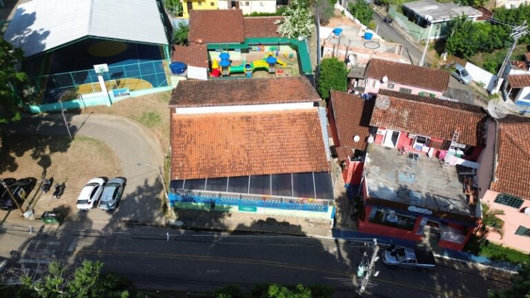 Dia das Mães: Oficinas e beleza na Escola Municipal de Ilhab...