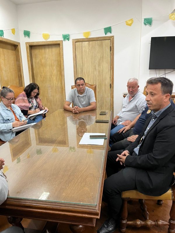 Ilhabela realiza reunião para reforçar apoio a moradores de ...