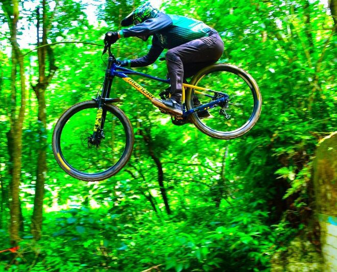 Campeonato Paulista de Downhill: Emoção e Aventura em Ilhabe...