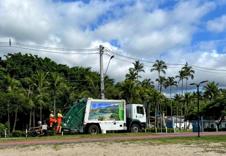 Lixo na Avenida Principal de Ilhabela: Coleta às 6h a Partir...