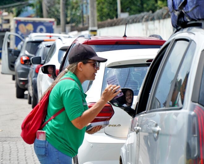 Ilhabela: Ação Educativa sobre Descarte de Resíduos na Trave...