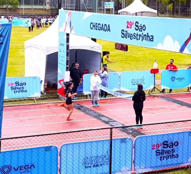 Ilhabela Brilha na São Silvestrinha: Nove Medalhas para Atle...