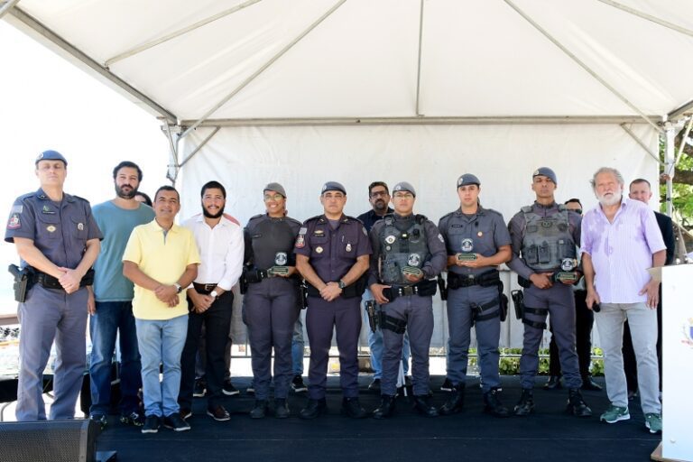 Ilhabela: Prefeitura Entrega Viaturas e Equipamentos para Se...