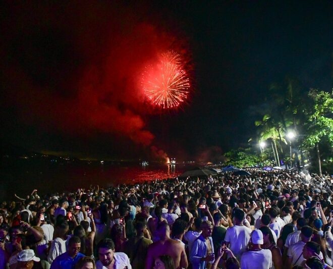 Réveillon em Ilhabela: 50 mil pessoas, queima de fogos silen...
