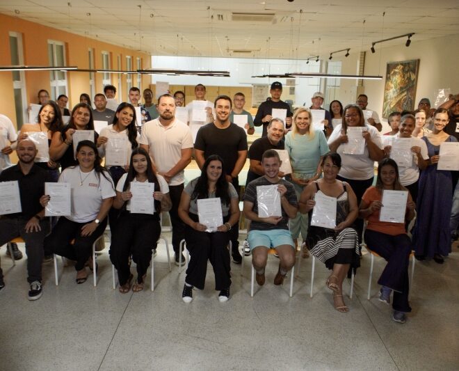 Ilhabela: 117 Alunos Certificados em Cursos Profissionalizan...