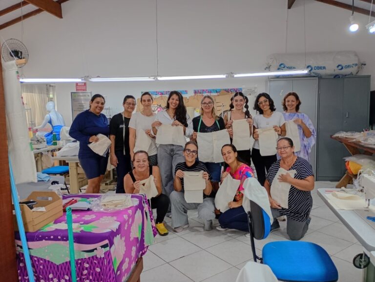 Fundo Social de Ilhabela forma 11 alunas em workshop de cost...