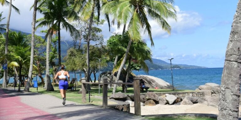 Outono em Ilhabela: natureza, mar e movimento em perfeita ha...