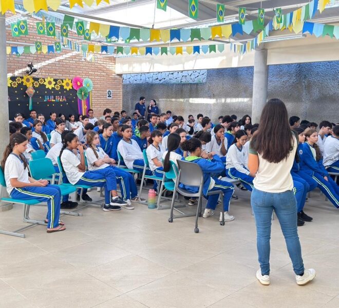 Estudantes do Cívico-Municipal Julio Cezar Cardial De Tullio...
