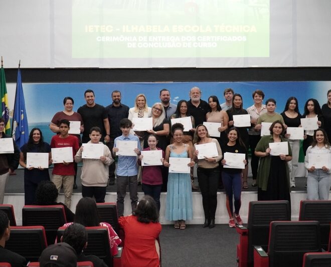 Ilhabela Certifica 230 Alunos e Reafirma Compromisso com Ens...
