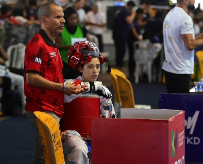 Evelyn Barros Simões: Campeã Brasileira de Taekwondo e Títul...