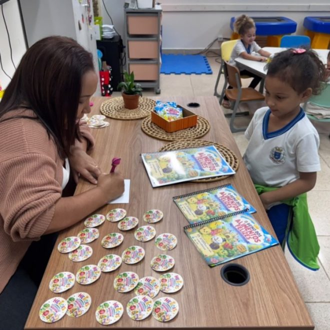 Ilhabela: Escola Homenageia Agente de Alimentação pelo Recon...