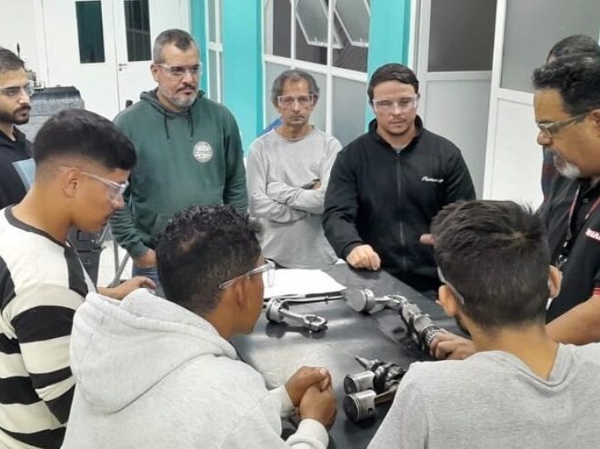 Curso Grátis de Mecânico de Motores Náuticos em Ilhabela: In...