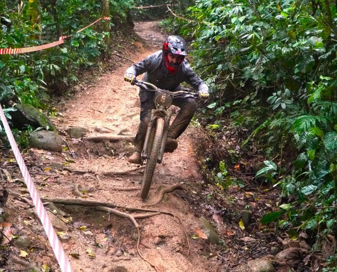 Desafio Ilhabela: 100+ Pilotos de 36 Municípios no Downhill