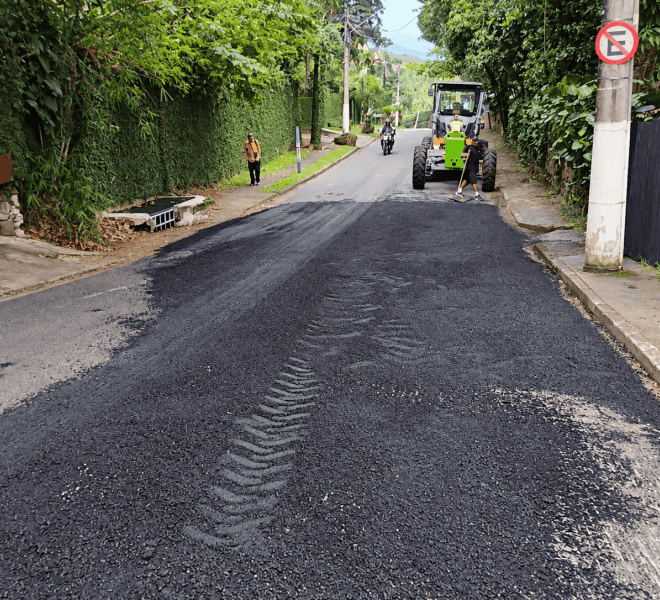 Ilhabela: Manutenção na Avenida Força Expedicionária Brasile...