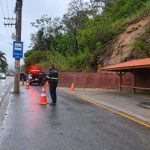 Ilhabela: Defesa Civil Interdita Ponto de Ônibus no Piúva Após Chuvas