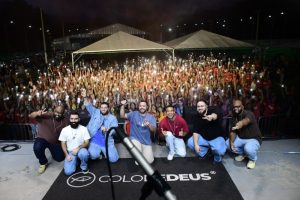 Festa de Nossa Senhora Aparecida Atrai Fiéis e Jovens em Ilhabela
