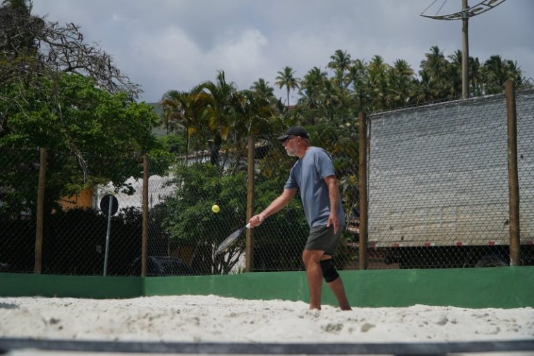 Festival de Beach Tennis Reúne 70 Atletas da Melhor Idade em...