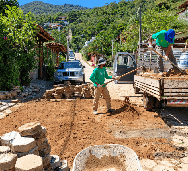 Ilhabela: Bueiro da Rua do Cachadaço é Desobstruído