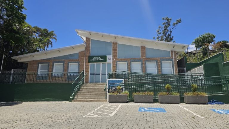 331 Intenções de Matrícula em Escolas Cívico-Municipais para...