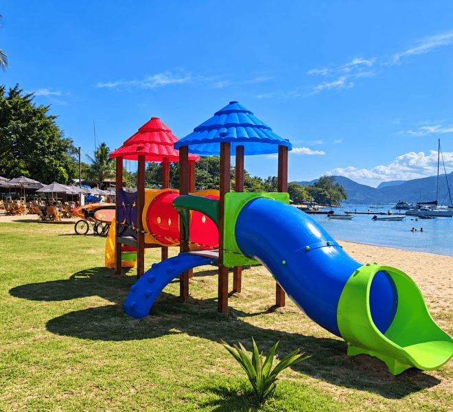 Novo Playground na Praça Ângelo Fazzini, Ilhabela