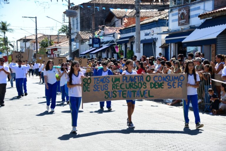 Mil Estudantes Participam do Desfile Comemorativo dos 220 An...