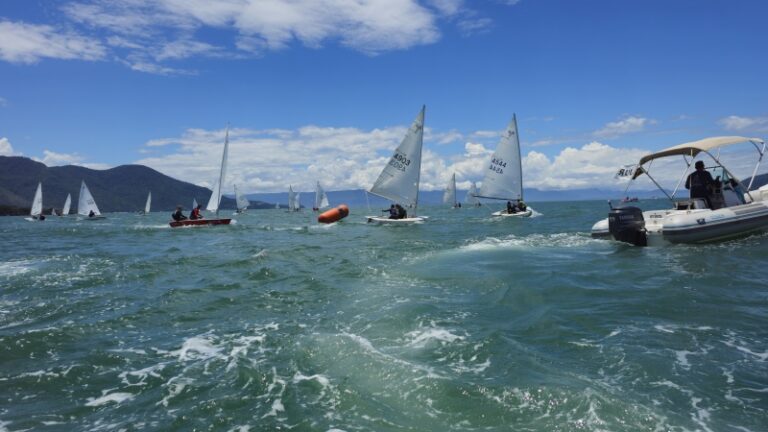 Escola de Vela Lars Grael em Ilhabela: Aprenda a Navegar!