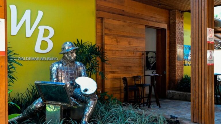 Ilhabela inaugura 47ª edição do Salão de Artes Waldemar Beli...