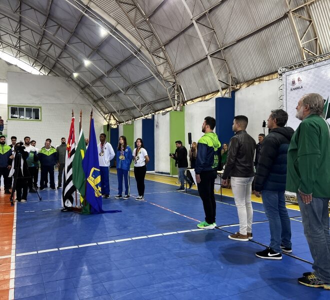 Início dos Jogos Estudantis de Ilhabela: desfile e danças es...
