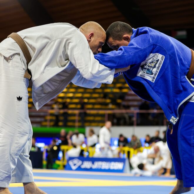 Lutador de Ilhabela ganha medalha em competição