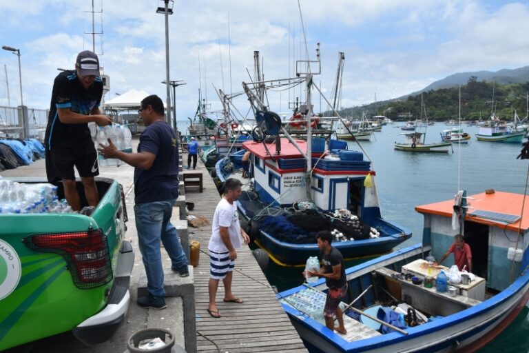 Ilhabela entrega mais de 2 mil cestas básicas para famílias ...