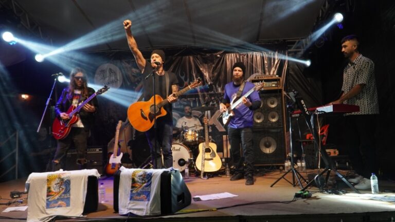 Festival de Rock na Ilha: Celebrando Novos Talentos Musicais...