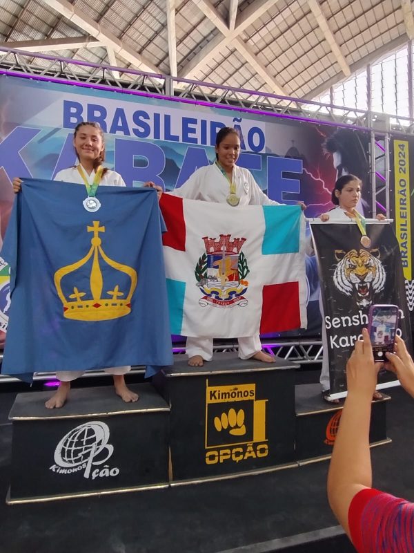Karatê: Equipe da Secretaria de Esportes Brilha em Competiçõ...