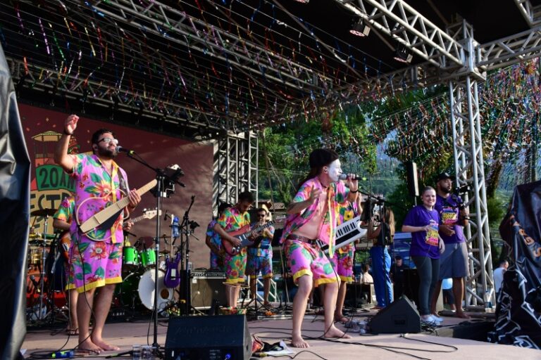 Carnaval 2025 em Ilhabela: Três Festas Imperdíveis!