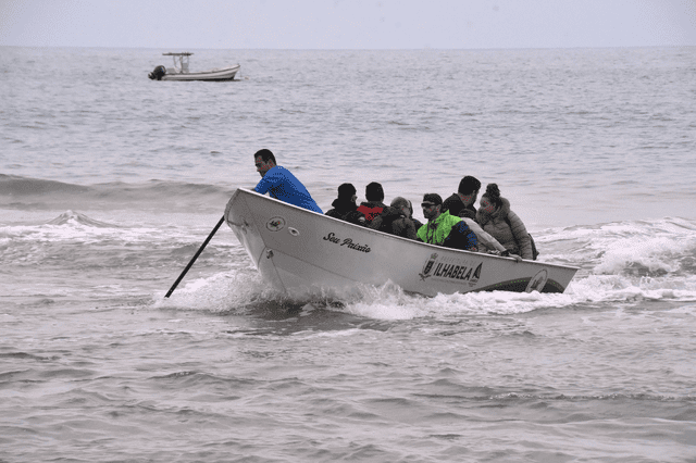 Ilhabela doa embarcação à comunidade do Bonete para apoio lo...