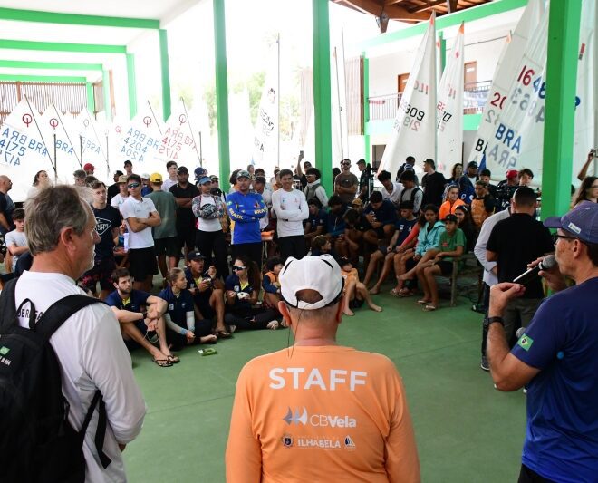 Mais de 120 jovens velejadores competem em torneio nacional