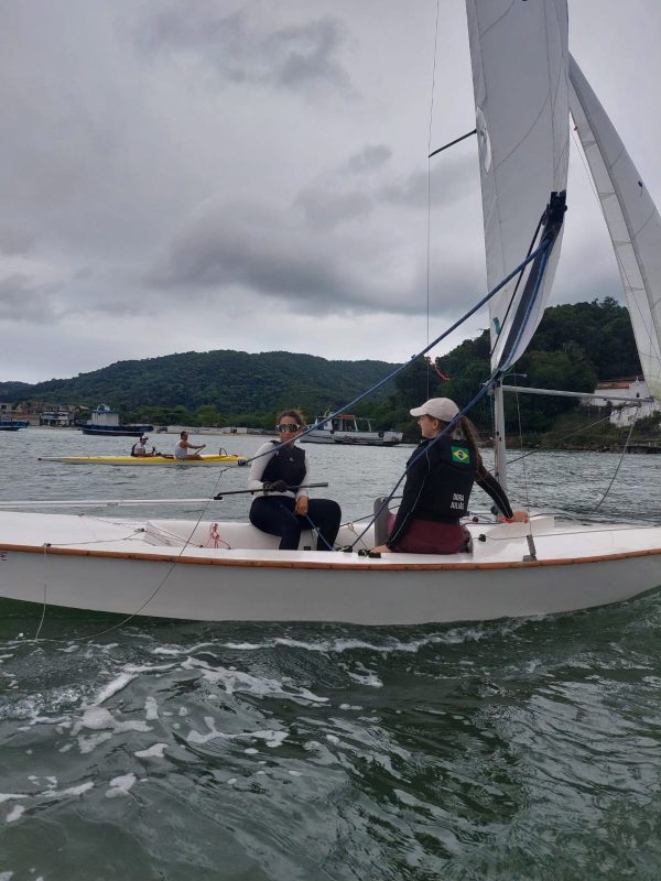Velejadores de Ilhabela se preparam para grande competição n...