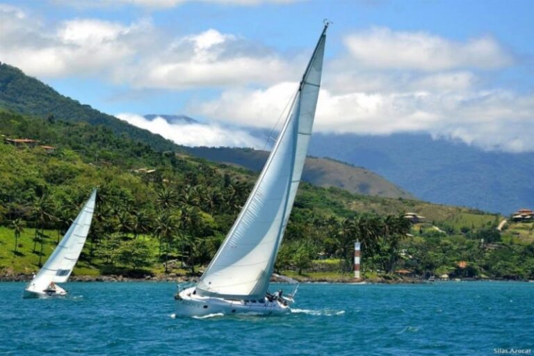 Velejadores se preparam para a competição de vela neste fim ...