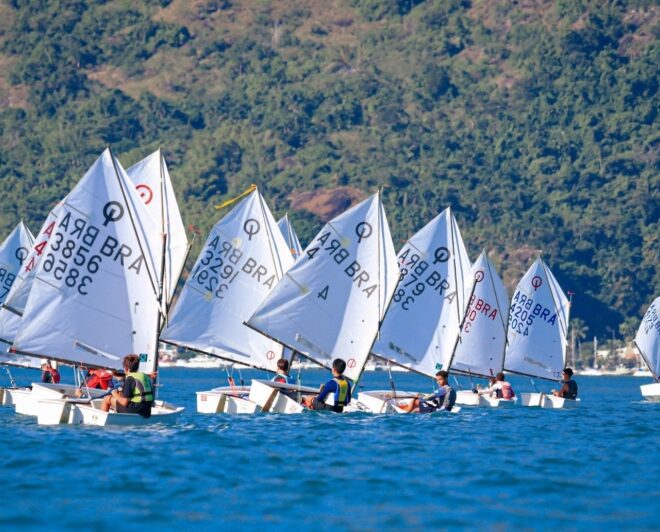 Taça Ilhabela de Optimist: Jovens Velejadores em Etapa do Ra...